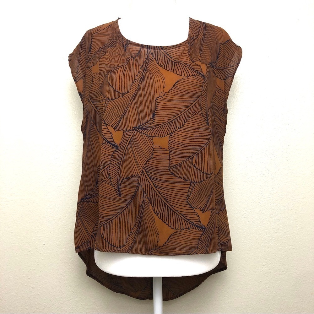 Ro & De High Low Sleeveless Leaf Blouse